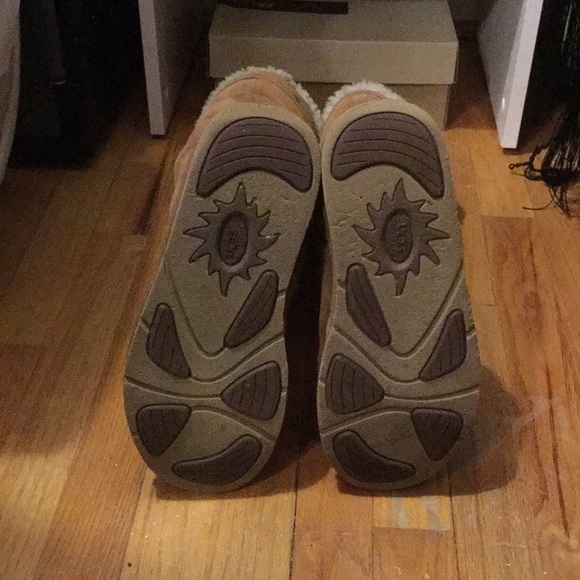 Ugg Boots with cool tribal print Sz 9 - Picture 4 of 5